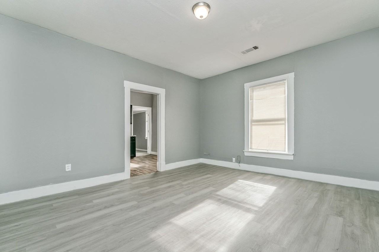 809 S Virginia St - Photo 3 of 21