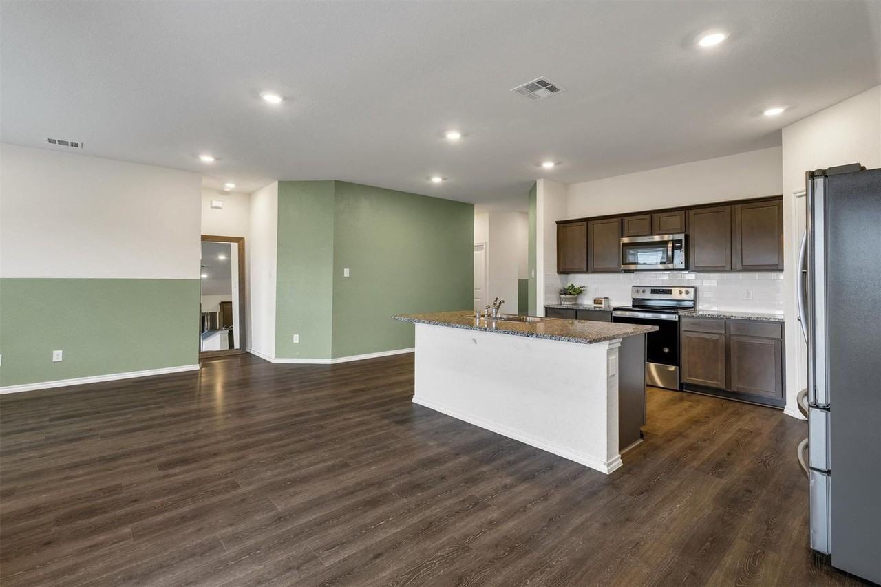 4206 Showboat Ln - Photo 6 of 27