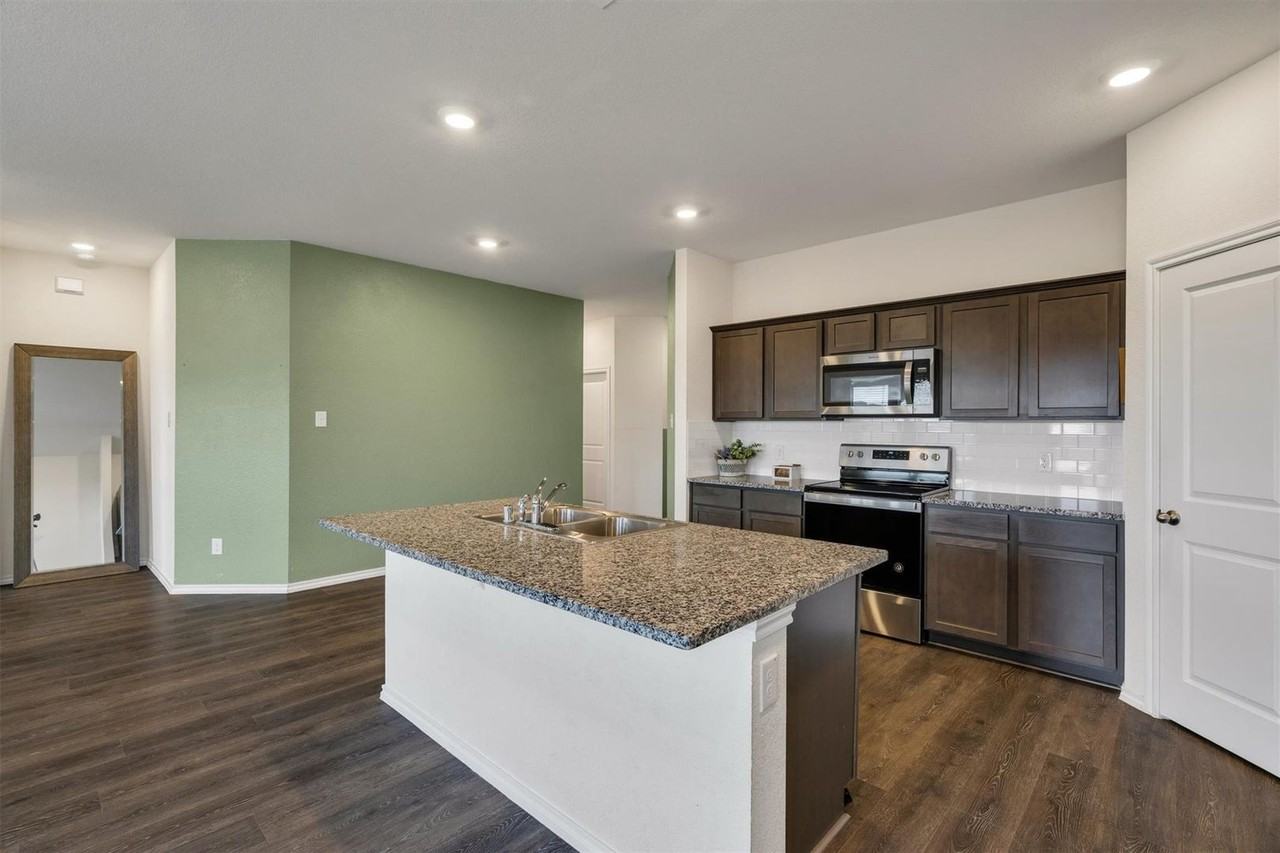 4206 Showboat Ln - Photo 7 of 27