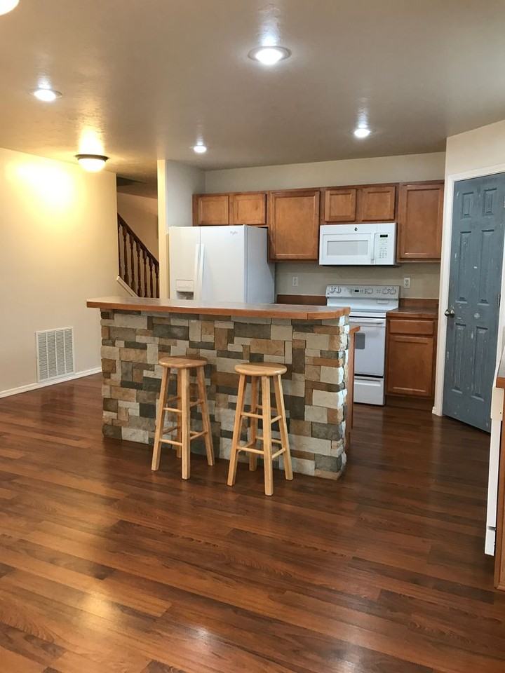 1831 Teton Ct - Photo 3 of 12