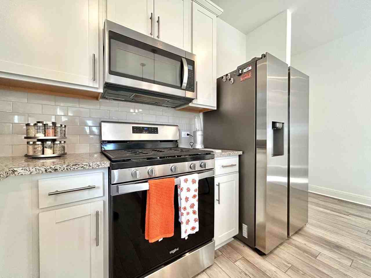 508 Acuff Ln - Photo 6 of 35