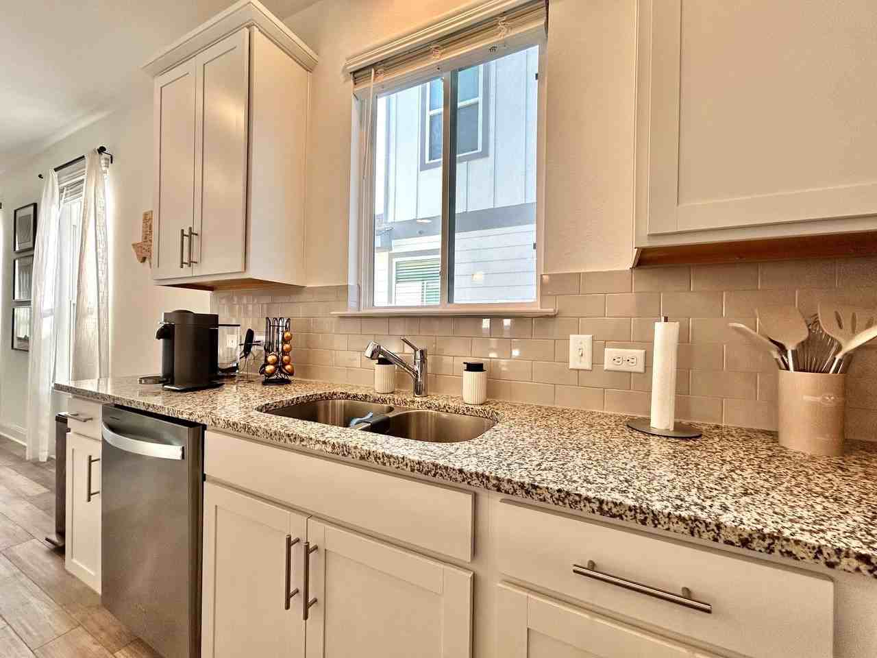 508 Acuff Ln - Photo 7 of 35