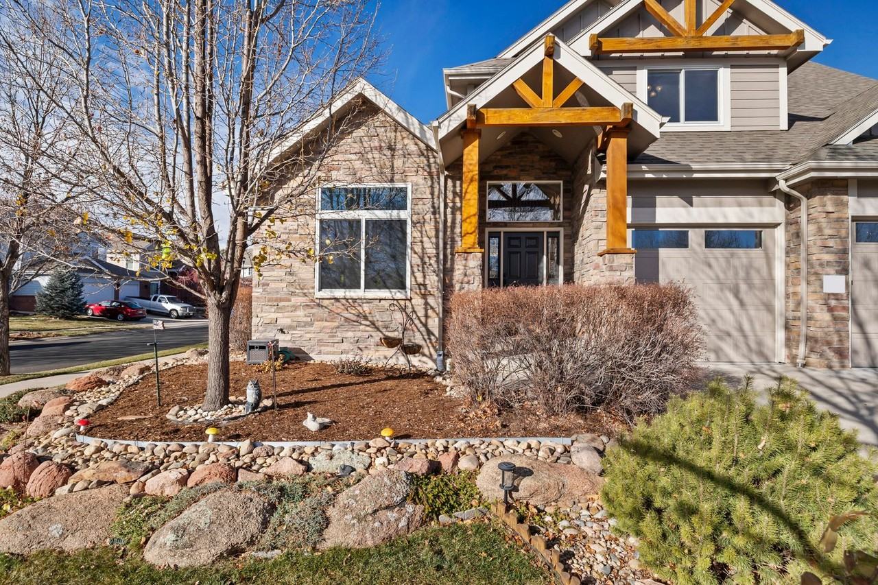 5739 Falling Water Dr - Photo 3 of 41