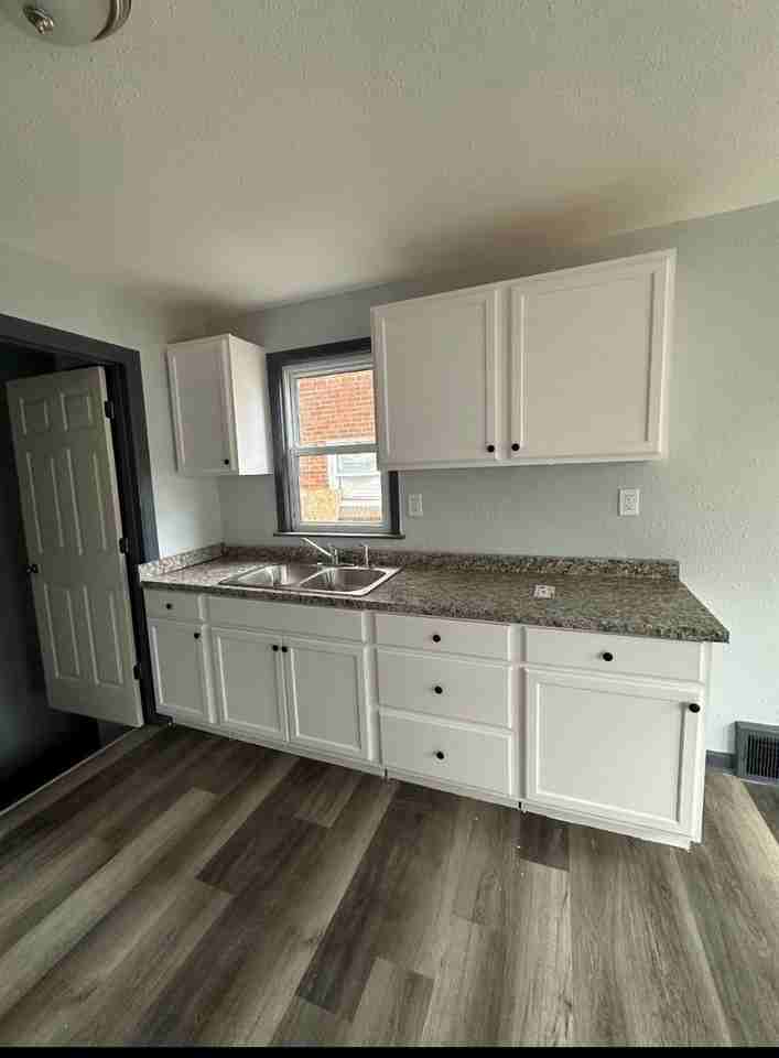 18478 Stout St - Photo 3 of 6