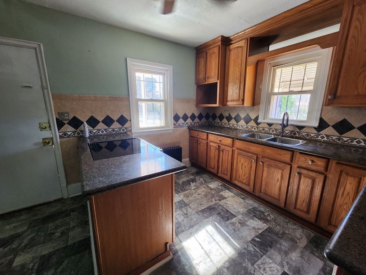 203 Mike St - Photo 2 of 14