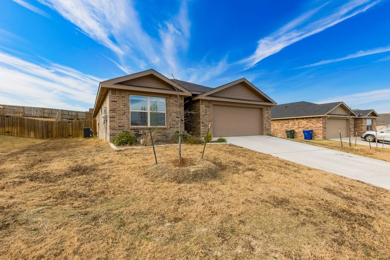 1733 Dryden Ave - Photo 3 of 34