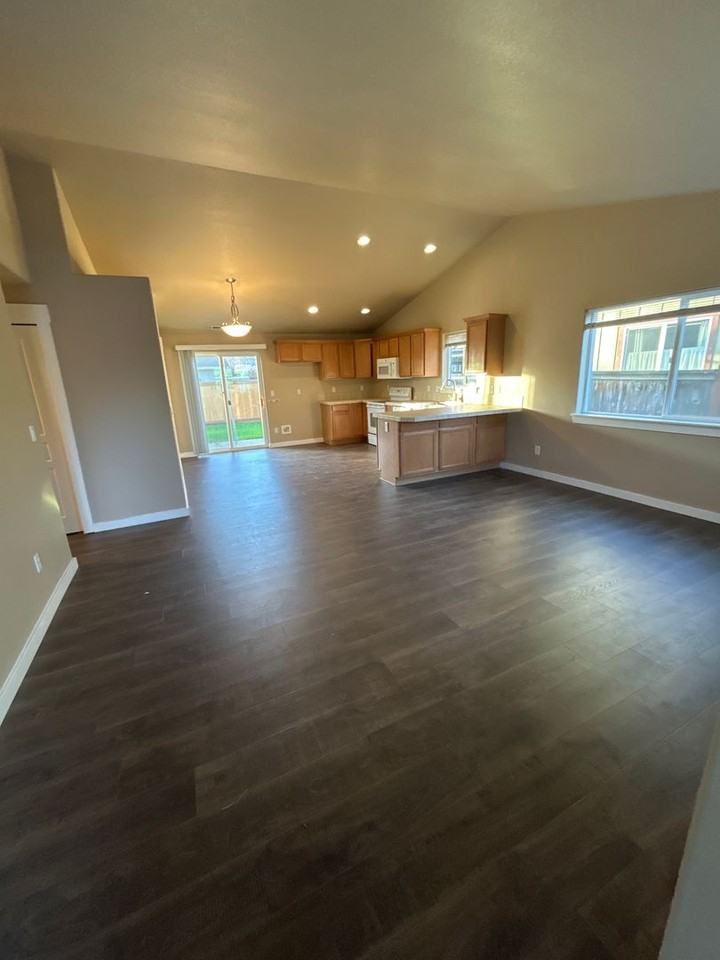 4232 Chartwell St Se - Photo 4 of 14