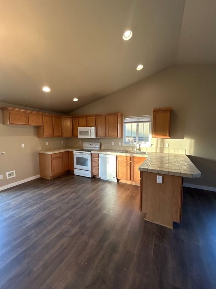 4232 Chartwell St Se - Photo 5 of 14