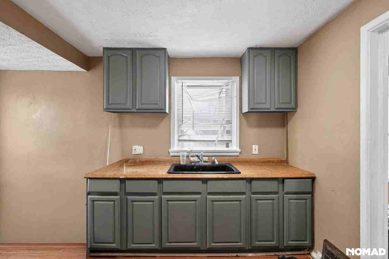 3894 E 144th St - Photo 4 of 31