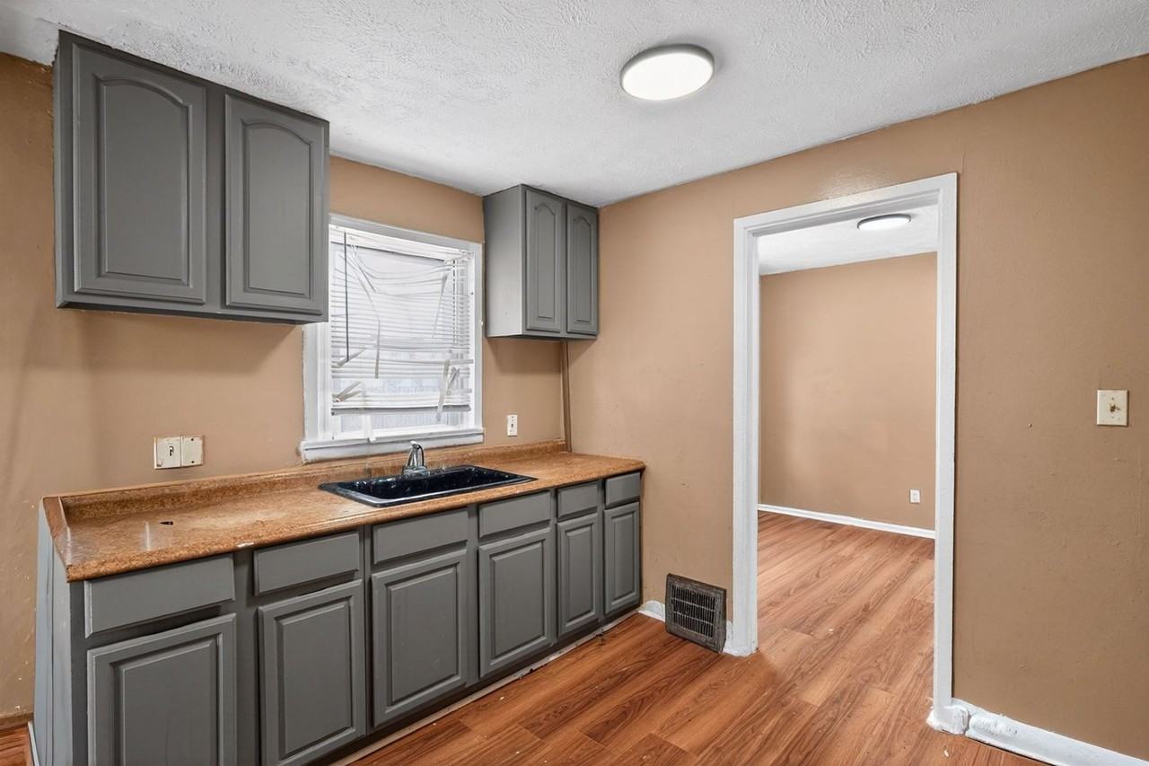 3894 E 144th St - Photo 6 of 31