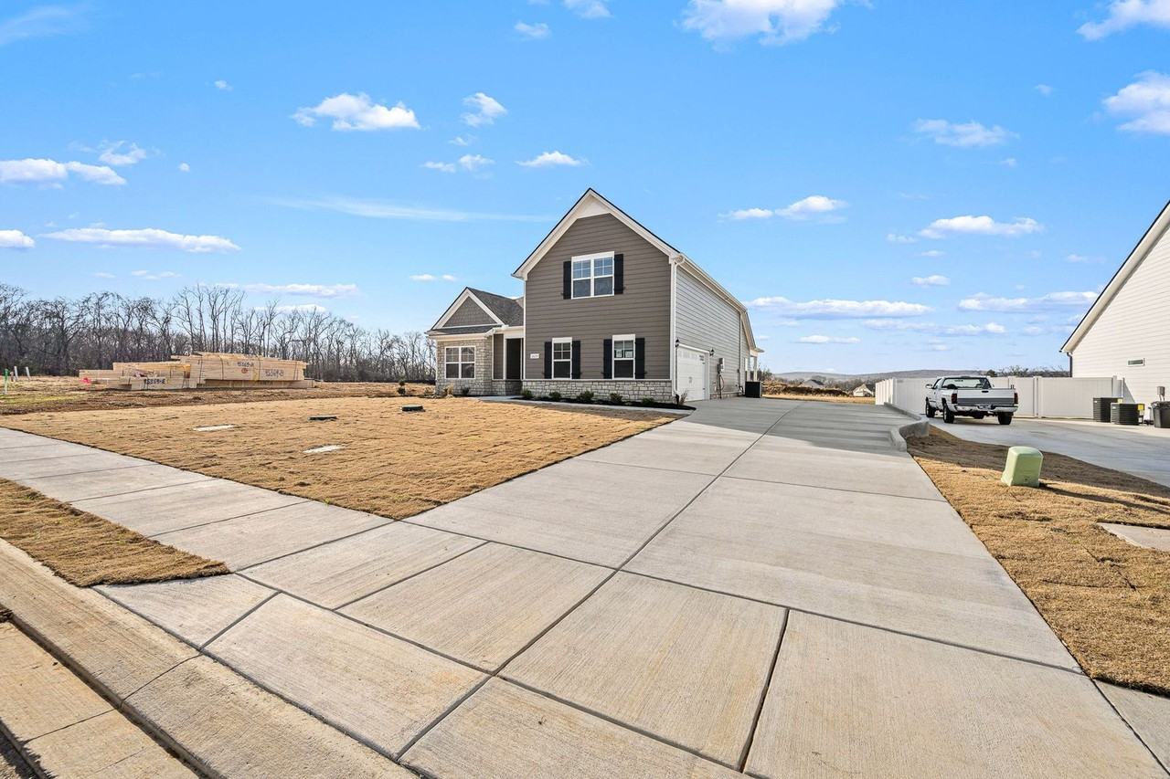 2625 Unitas Dr - Photo 6 of 47