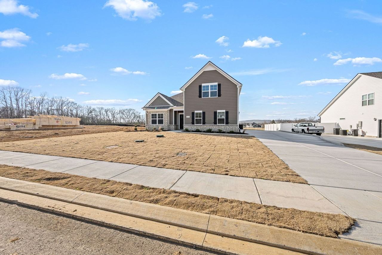 2625 Unitas Dr - Photo 7 of 47