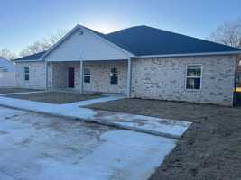 featured image of 923 Callie Ave