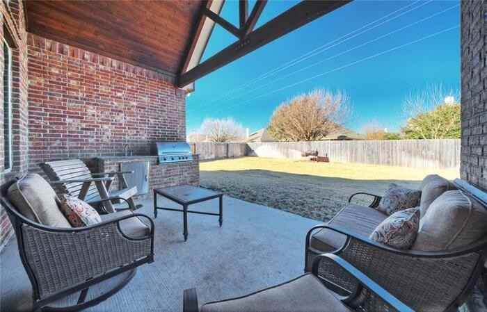 19800 Moorlynch Ave - Photo 2 of 28