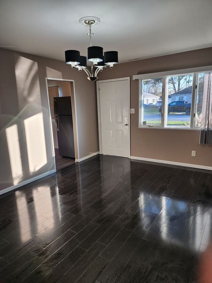 2719 Strong St - Photo 2 of 13