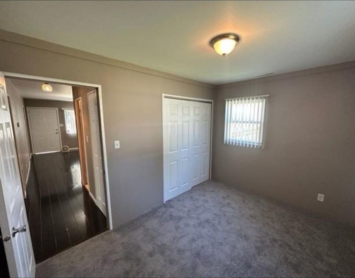 2719 Strong St - Photo 4 of 13