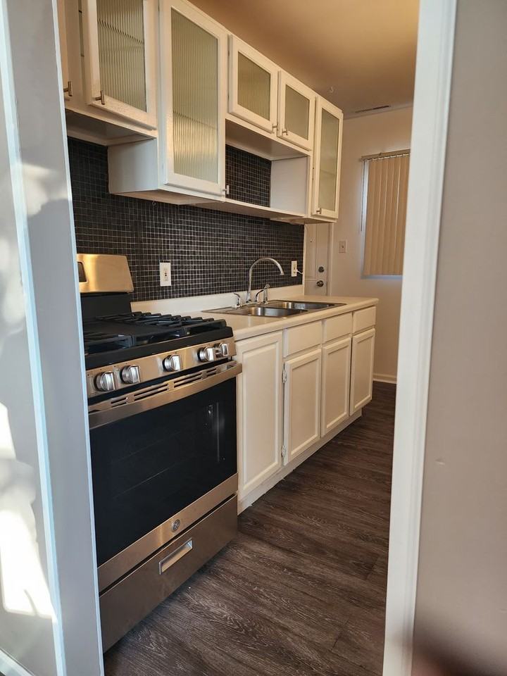 2719 Strong St - Photo 6 of 13