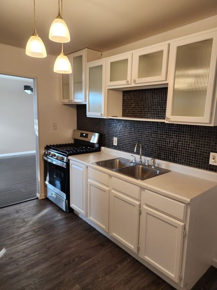 2719 Strong St - Photo 7 of 13