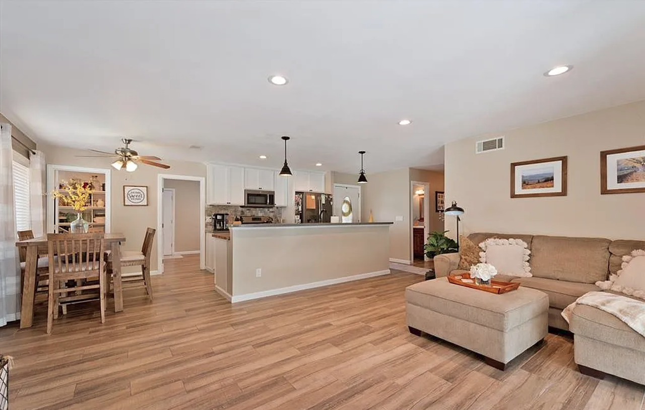 9455 Cathywood Dr - Photo 2 of 16