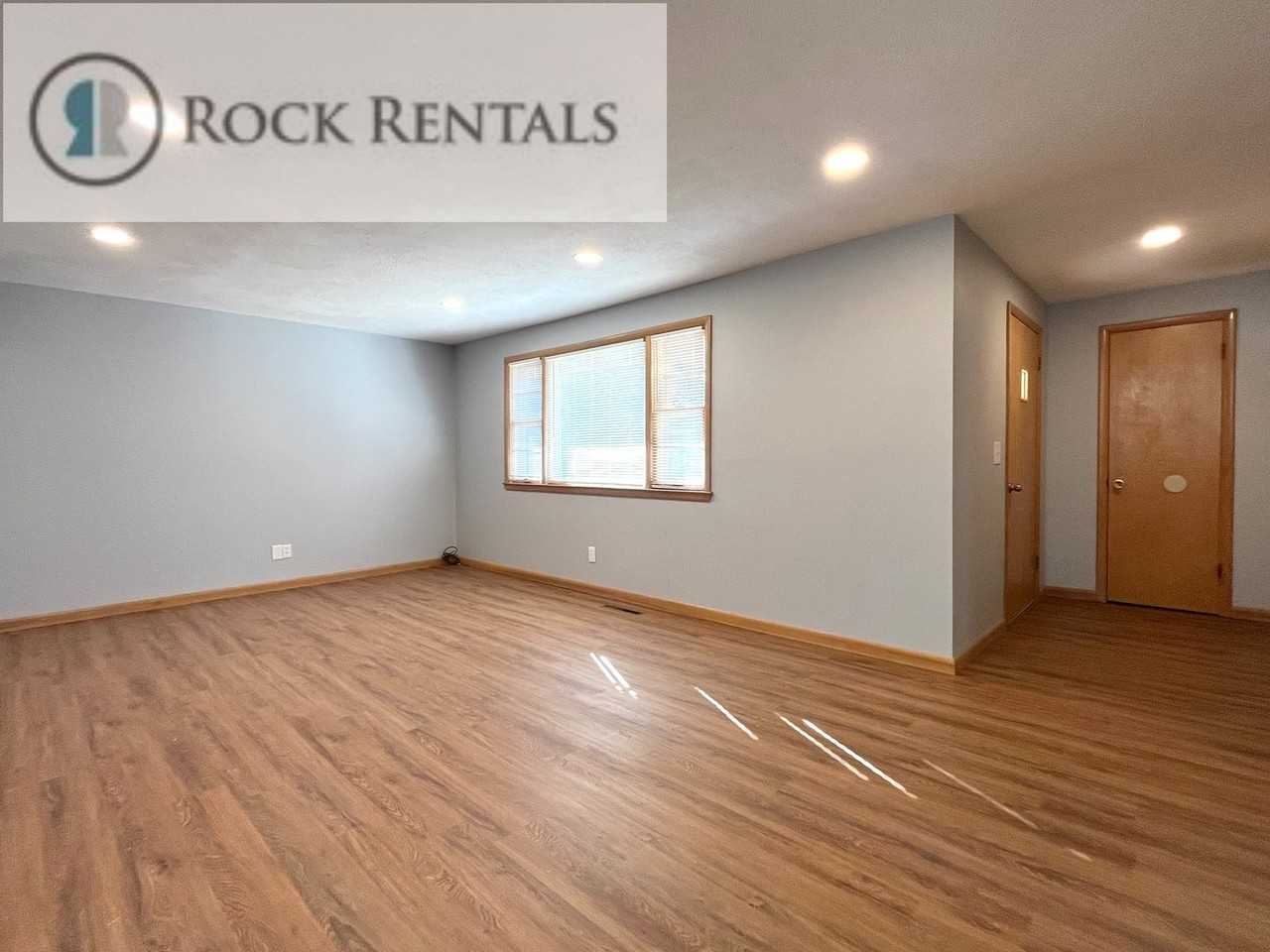 502 S Washington St - Photo 2 of 20