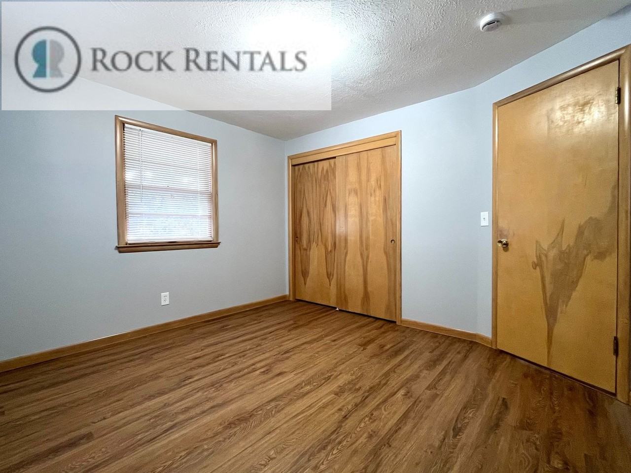 502 S Washington St - Photo 3 of 20