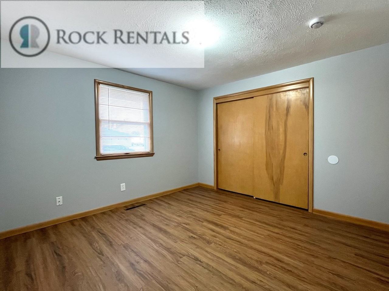 502 S Washington St - Photo 5 of 20