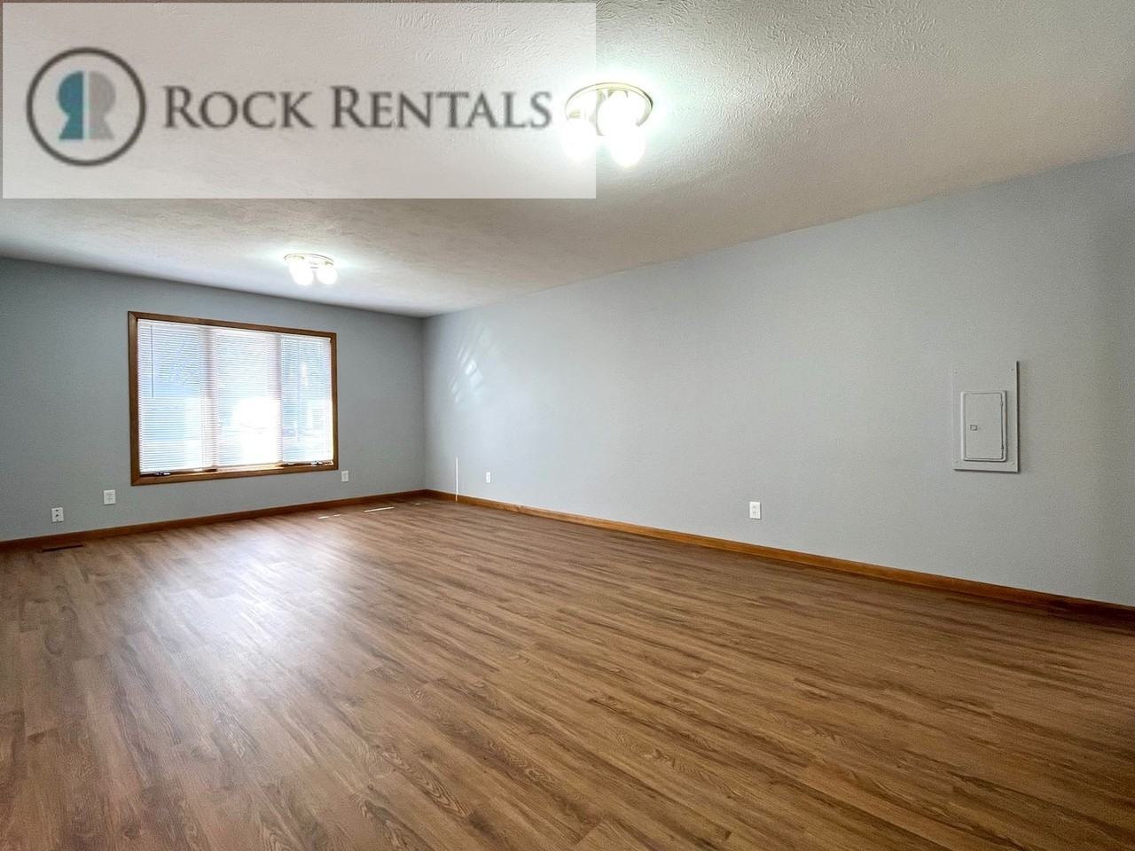 502 S Washington St - Photo 6 of 20