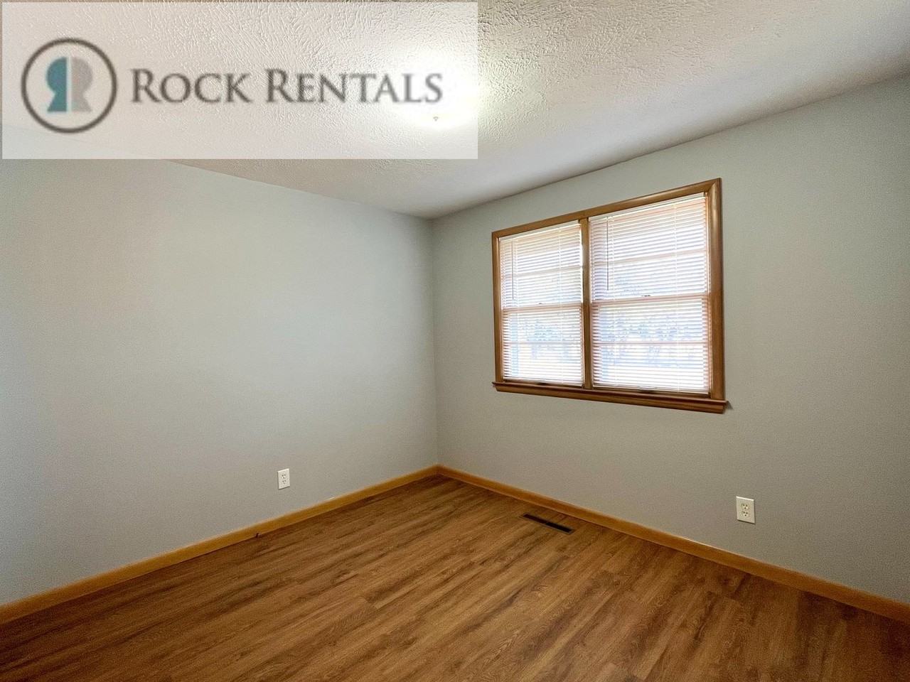 502 S Washington St - Photo 7 of 20