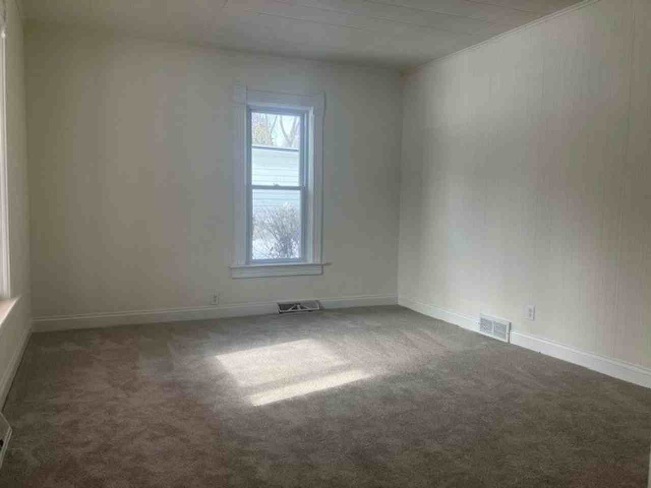 512 Tower St - Photo 3 of 25