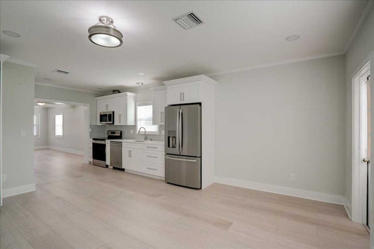 320 Nw 6th Ave - Photo 2 of 22