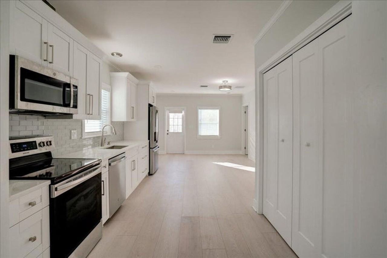 320 Nw 6th Ave - Photo 3 of 22