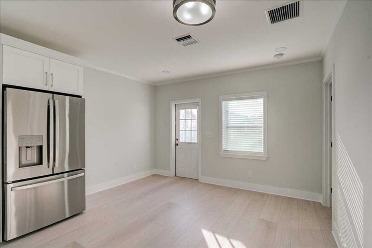 320 Nw 6th Ave - Photo 4 of 22