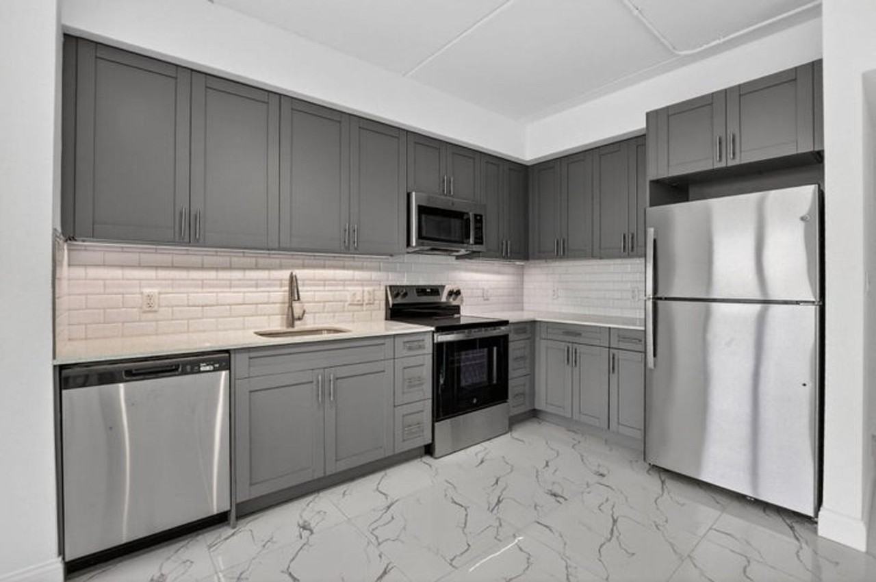 350 W Hidden Valley Blvd - Photo 5 of 18