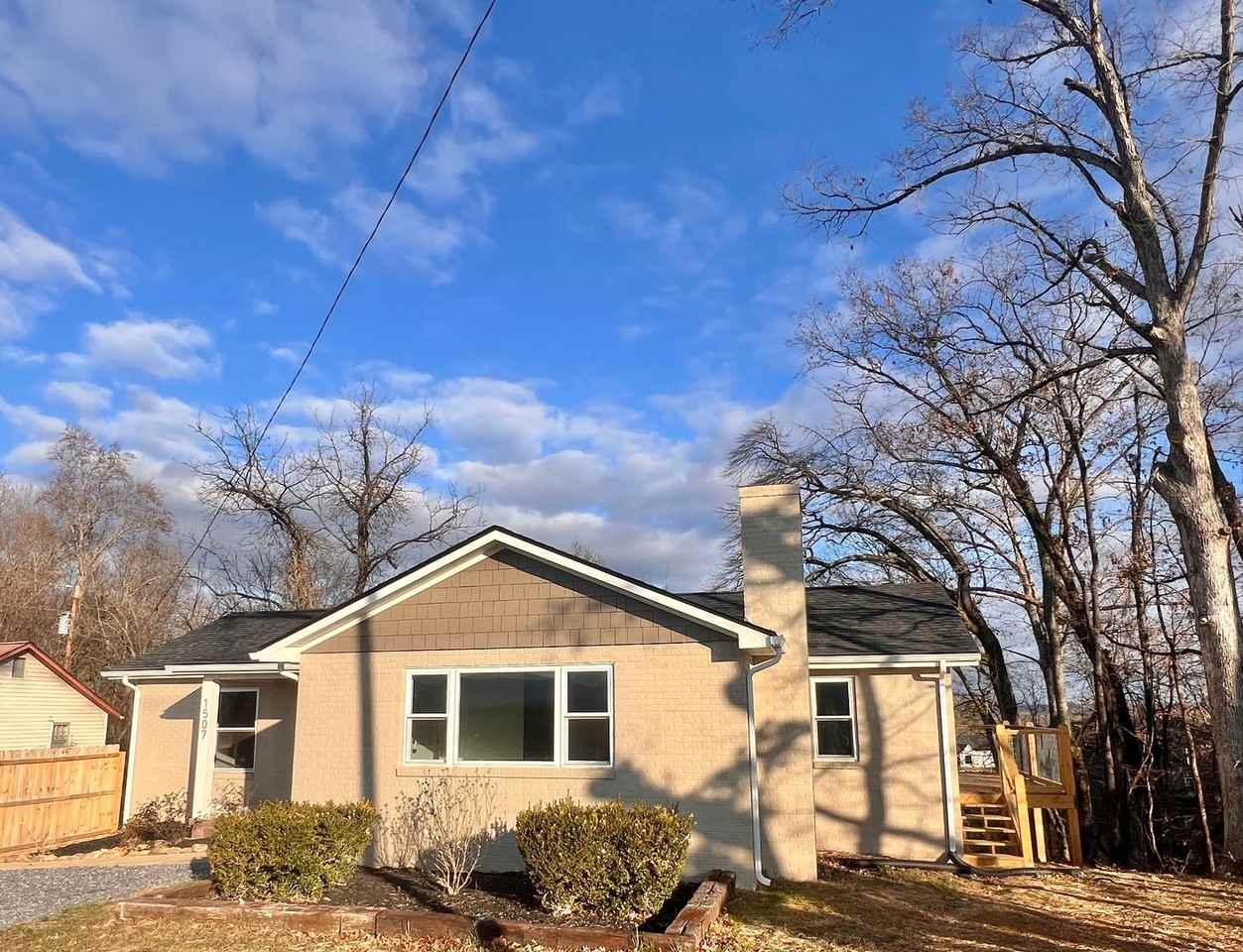 1507 Denton Rd - Photo 4 of 33