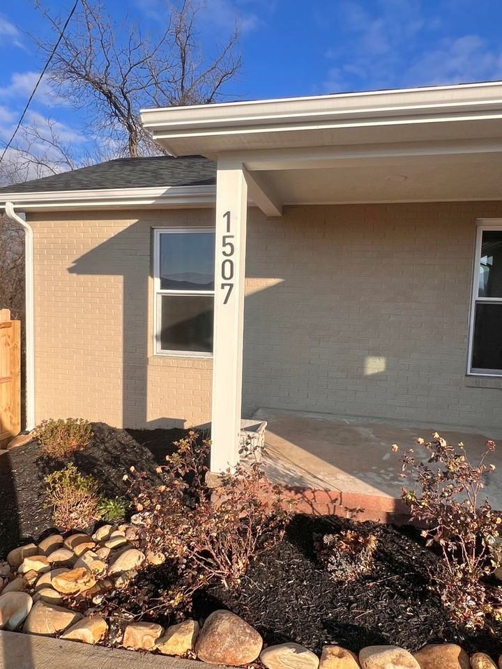 1507 Denton Rd - Photo 5 of 33