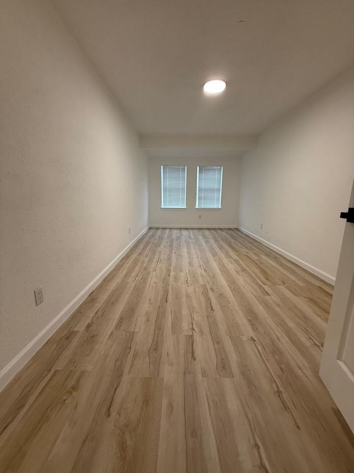 5311 Lyndhurst Dr - Photo 4 of 16