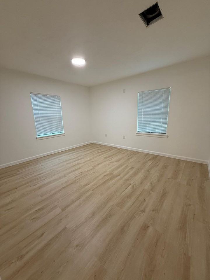 5311 Lyndhurst Dr - Photo 7 of 16