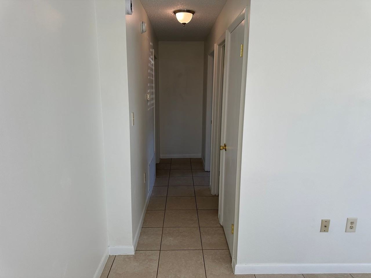 706 Lee St - Photo 7 of 11