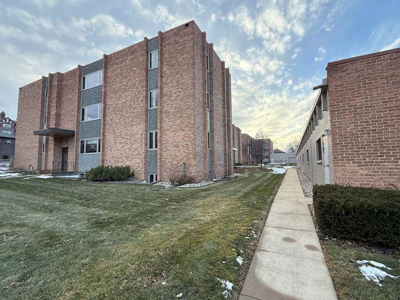 112 W 17th Street - Photo 2 of 50