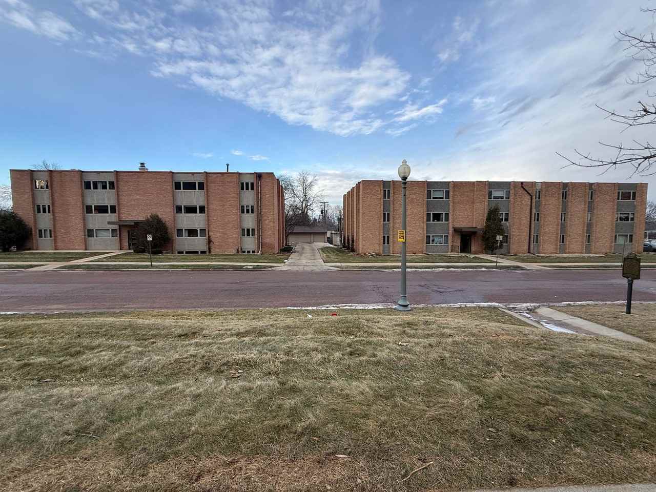 112 W 17th Street - Photo 3 of 50