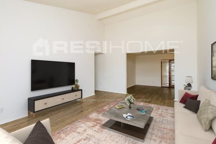 734 W Pecos Ave - Photo 7 of 19