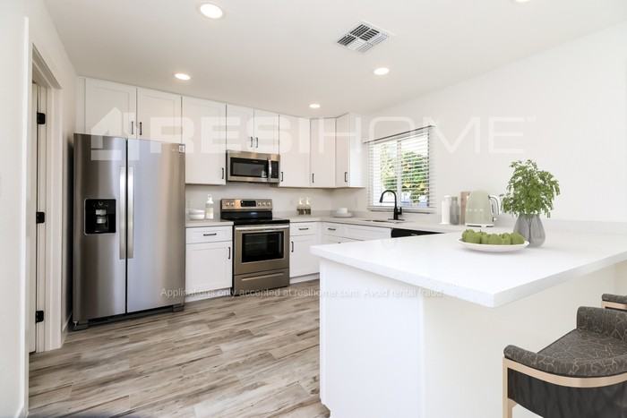 2103 E Fremont Dr - Photo 3 of 17