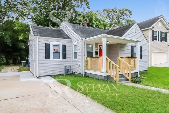 2726 Peronne Ave #A - Photo 3 of 16