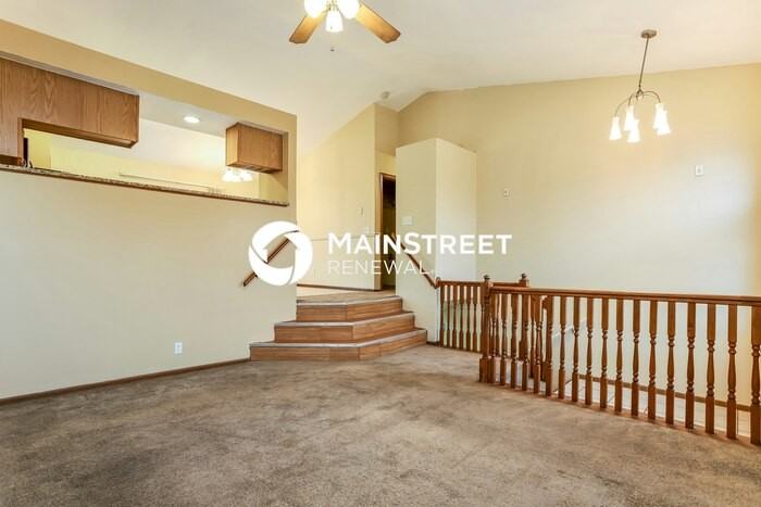 2 Aspen Pointe Dr - Photo 4 of 17