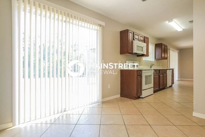 22225 Seaton Ave - Photo 4 of 16