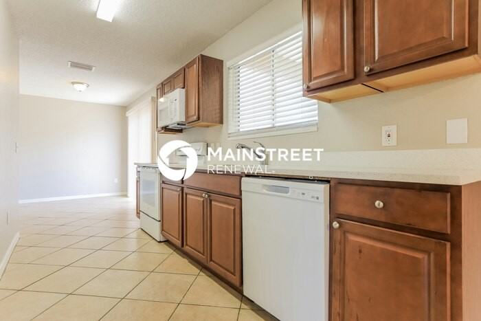 22225 Seaton Ave - Photo 5 of 16