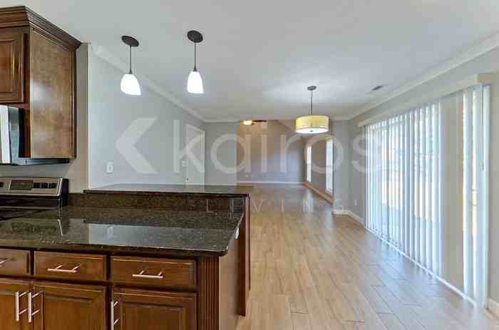 706 Hickory Ave - Photo 6 of 20