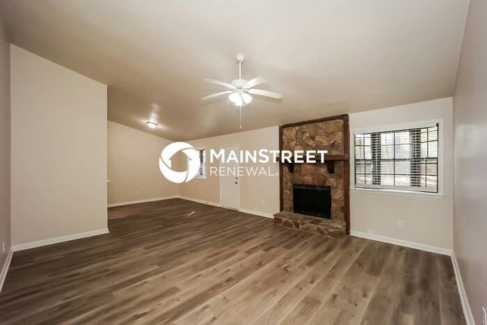 380 Fleming Ct - Photo 4 of 16