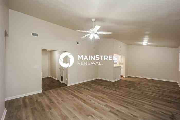 380 Fleming Ct - Photo 5 of 16