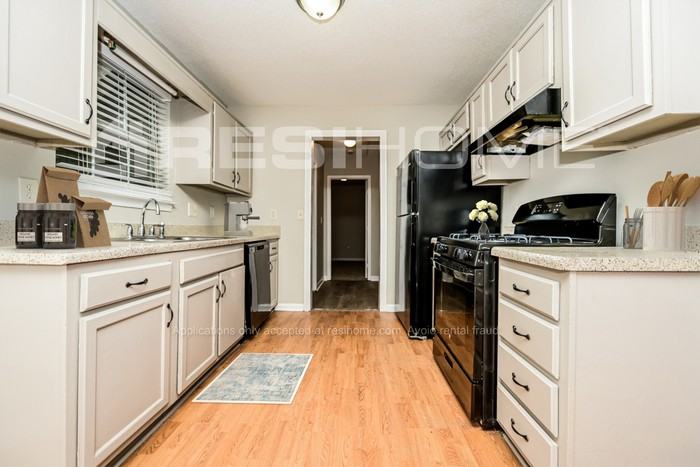 3185 Medina Dr - Photo 2 of 17